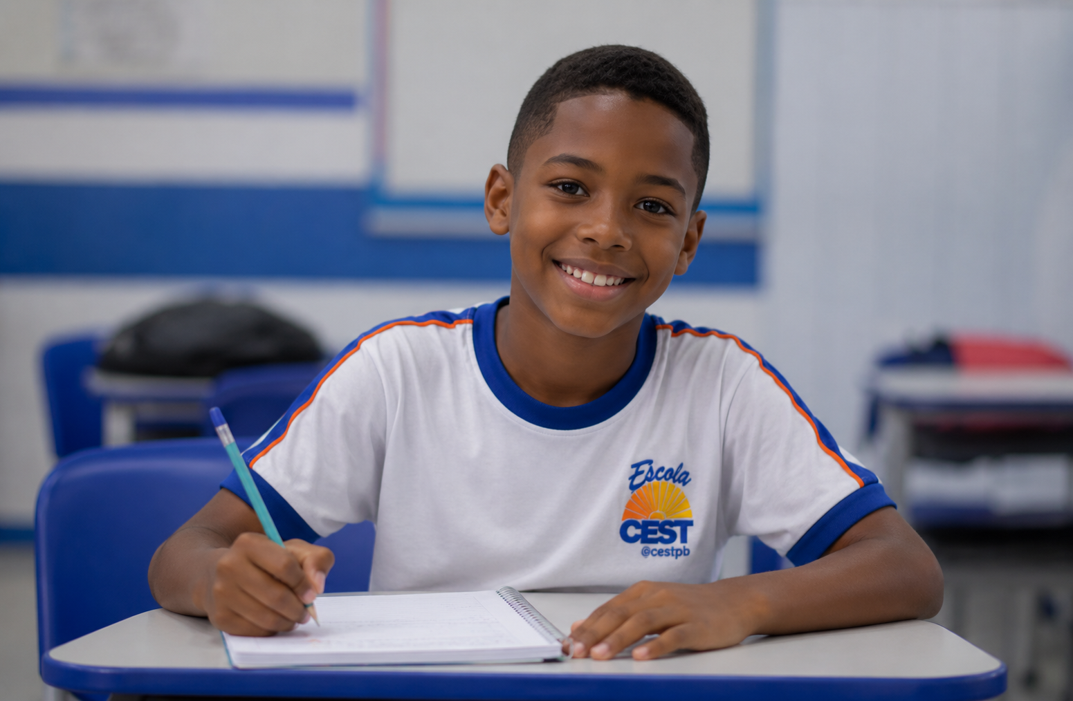 Aluno da Escola CEST em sala de aula
